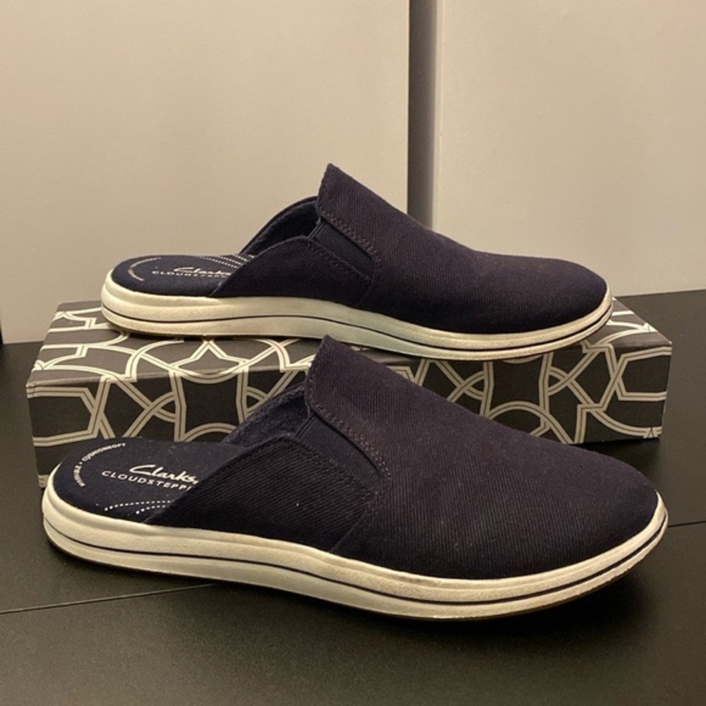 Clarks Cloudsteppers Navy Slip-on Canvas Shoes. Size 9